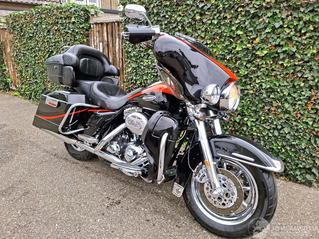 Harley-Davidson  110 FLHTCUSE 2 CVO 5HD Screamin Eagle