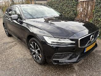 Coche accidentado Volvo V-60 2.0 B3 Momentum Advantage AUTOMAAT 174PK 2020/10