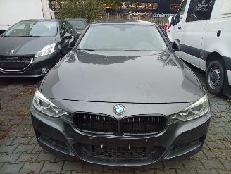 uszkodzony samochody osobowe BMW 3-serie 320i 1.6 16V EfficientDynamicsEdition Sedan 4Dr Benzine 1.598cc 125kW (170pk) 2013/8