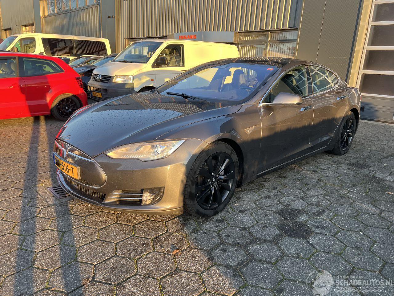 Tesla Model S 85D Base FREE SUPERCHARGE