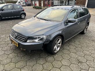 krockskadad bil auto Volkswagen Passat 1.6 TDI BM Variant 2012/3