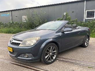 krockskadad bil auto Opel Astra 1.8 16V Cabrio  Benzine 1.796cc 103kW (140pk) FWD 2005-09/2010-10 (L67) Z18XER; EURO4 2009/9