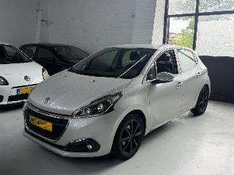 Peugeot 208 1.2 benzine led/navi 2017/4