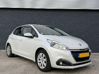  Peugeot 208 1.2 benzine FACELIFT 2015/11