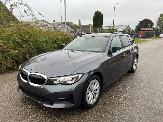 BMW 3-serie Touring 330e picture 3