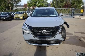 Vaurioauto  passenger cars Nissan X-Trail 1.5 HYBRIDE 2024/2