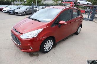 Schadeauto Ford B-Max 1.0 BENZ 2015/8