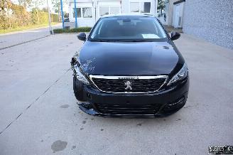uszkodzony samochody osobowe Peugeot 308 1.2 BENZ 2021/1