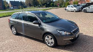 damaged passenger cars Peugeot 308  2016/4