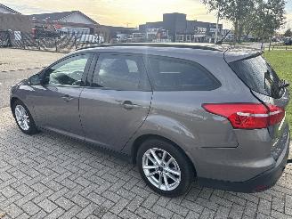 Ford Focus 1.0 TREND EDITION LICHTE SCHADE! BOUWJAAR 2015  3750 EURO picture 2