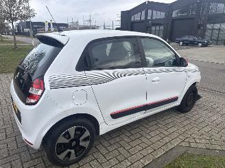 Renault Twingo 1.0SCe LICHTE RIJDBARE SCHADE! BOUWJAAR 2017 88000 KM 4250 EURO picture 4