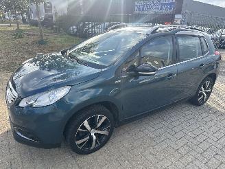 skadebil auto Peugeot 2008 1.2 URBAN CROSS 110 PK STORMSCHADE! BOUWJAAR 2015 3400 EURO 2015/10