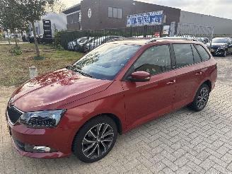krockskadad bil auto Skoda Fabia 1.2 TSi EDITION COMBI LICHTE SCHADE! BOUWJAAR 2016 3850 EURO 2016/2