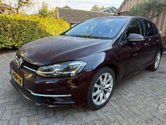 damaged passenger cars Volkswagen Golf 1.4 TSI NAVI STOELVERWARMING CRUISE 2017/9