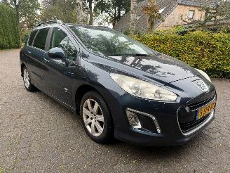 Damaged car Peugeot 308 1.6 NAVI NAP AIRCO PDC TREKHAAK 2014/1