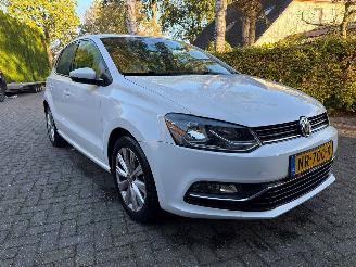 skadebil auto Volkswagen Polo 1.2 TSI 5DRS AIRCO NAVI NL AUTO 2017/4