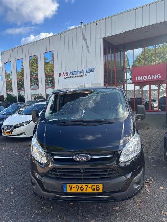 Schadeauto Ford Transit CUSTOM 290 2.0 TDCI L2H1TDC 2017/4