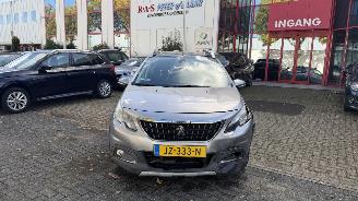 Schadeauto Peugeot 2008 1.2 PURETECH BLUE LE 2016/7
