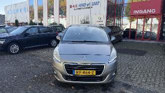 skadebil auto Peugeot 5008  2016/2
