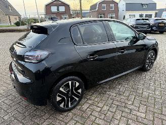 Peugeot 208 1.2 -74 Kw Allure picture 11