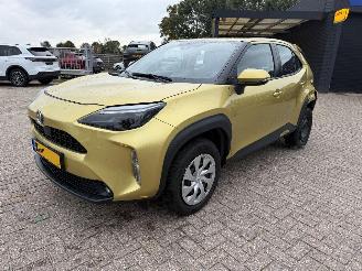 Vaurioauto  passenger cars Toyota Yaris Cross 1.5 - Hybride 68 Kw 2023/11