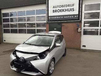 Salvage car Toyota Aygo Aygo (B40), Hatchback, 2014 1.0 12V VVT-i 2015/2