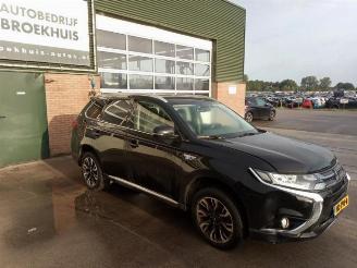 Vrakbiler auto Mitsubishi Outlander Outlander (GF/GG), SUV, 2012 / 2022 2.0 16V PHEV 4x4 2015/11