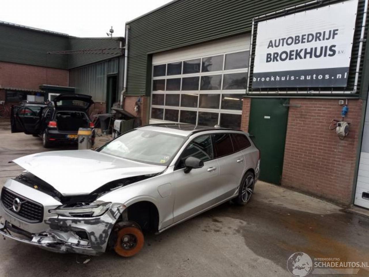 Volvo V-60 V60 II (ZW), Combi, 2018 2.0 T8 16V Plug-in Hybrid AWD