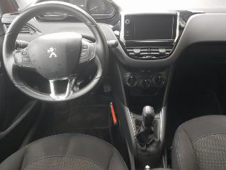 Peugeot 208 1.2 PureTech Signature picture 17