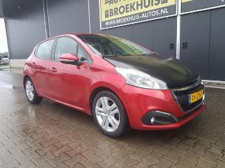 Peugeot 208 1.2 PureTech Signature picture 6