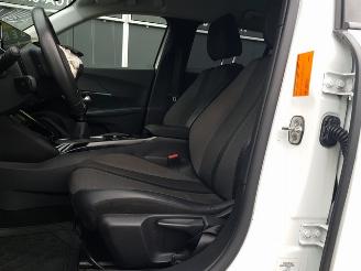 Peugeot 2008 1.2 PureTech Allure Pack picture 14