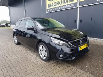 Peugeot 308 SW 1.2 PureTech Blue Lease Executive picture 6