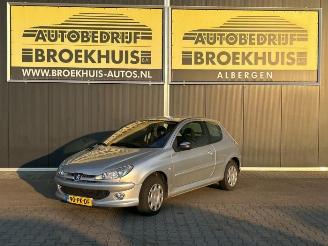 Autoverwertung Peugeot 206 206 (2A/C/H/J/S), Hatchback, 1998 / 2012 1.4 16V 2004/7