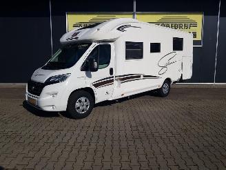 krockskadad bil camper Mc Louis  MC4-74G 2015/6