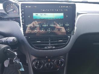 Peugeot 208 1.2 PureTech Blue Lion picture 20