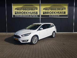 uszkodzony samochody osobowe Ford Focus Wagon 1.0 Titanium Edition 2015/11