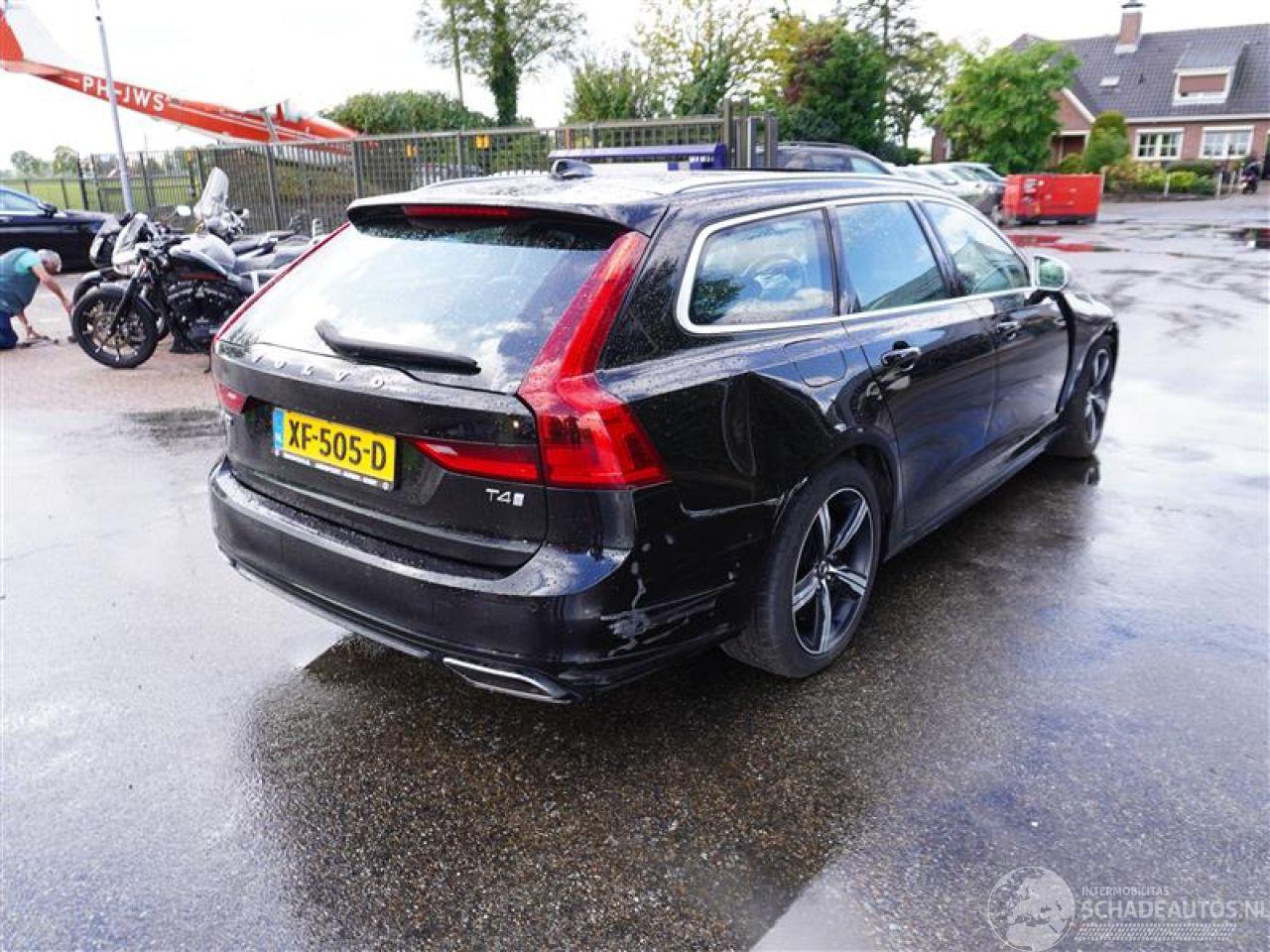 Volvo V-90 2.0 T4