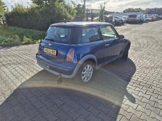Vrakbiler auto Mini Cooper 1.6 16V One (W10-B16A) 2003/2