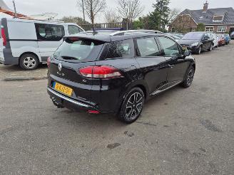 krockskadad bil auto Renault Clio GrandTour 0.9 TCe 2013/5