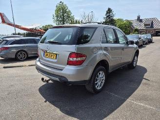 Schadeauto Mercedes ML 350 4 matic 2005/7