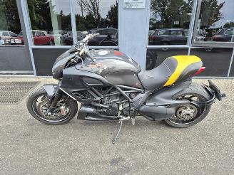 skadebil motor Ducati Diavel CARBON ABS 100 CV 2012/5