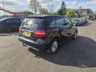 skadebil auto Mercedes B-klasse 180 2015/6
