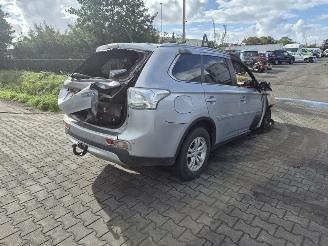 rozbiórka samochody osobowe Mitsubishi Outlander 2.0 PHEV 4x4 2015/1