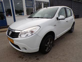  Dacia Sandero Laurtate 1.2-16v 2011/10
