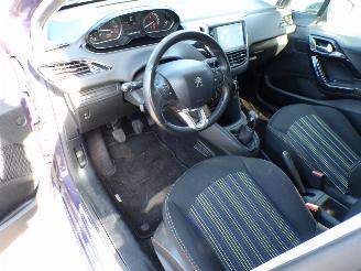Peugeot 208  picture 9