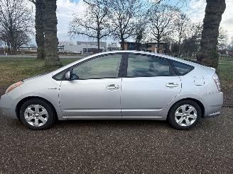 Toyota Prius 57 kW (77 PK)  1497 cc. picture 2
