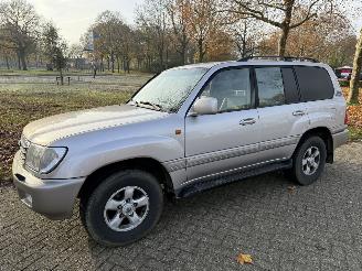 Toyota Landcruiser-100  picture 2