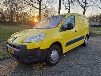 krockskadad bil bedrijf Peugeot Partner  2008/1