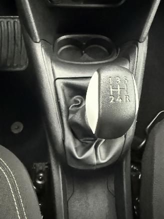 Peugeot 208  picture 18