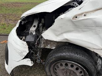 Peugeot 108  picture 12